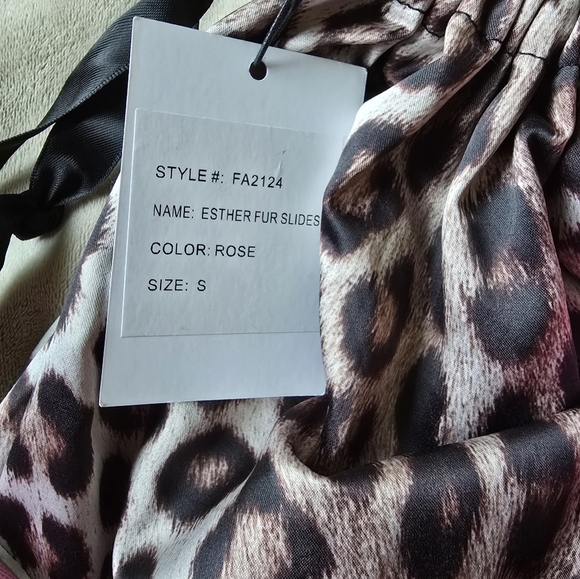 Generation Love ROSE Slippers SMALL Slides Open Toe Faux Fur Comfort $85 NEW - Picture 4 of 8